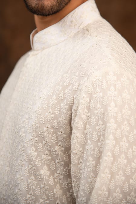 Char Chaand_White Georgette Embroidery Floral Thread Kurta _at_Aza_Fashions