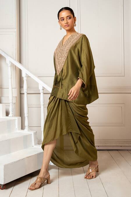 Shop Oshi By Shikha Green Silk Gota Patti, Sequins V-neck Embroidered Pheran Tunic And Dhoti Online at Aza Fashions Shop_Oshi By Shikha_Green Silk Gota Patti, Sequins V-neck Embroidered Pheran Tunic And Dhoti _Online_at_Aza_Fashions