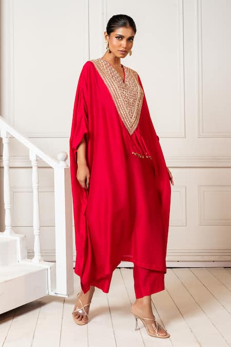 Oshi By Shikha_Fuchsia Silk Tassels V-neck Embroidered Yoke Kaftan And Pant Set _Online_at_Aza_Fashions