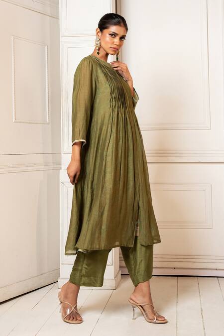 Buy_Oshi By Shikha_Green Chanderi, Silk Mandarin Collar Pintucked Kurta Pant Set 