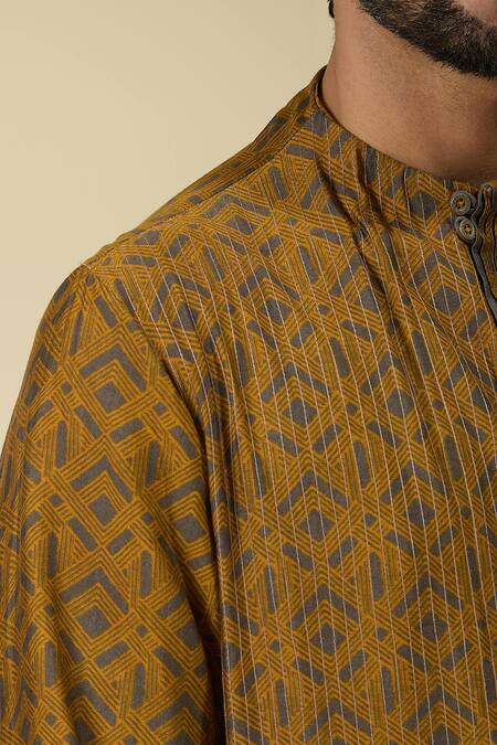 Buy_Ankita Shahabadi_Yellow Muslin, Silk Zig Zag Print Kurta _Online_at_Aza_Fashions