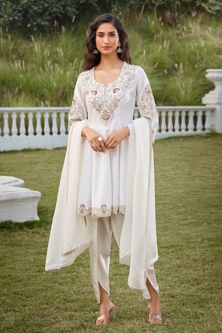 Aariyana Couture White Embroidered Kurta Tulip Pant Set 