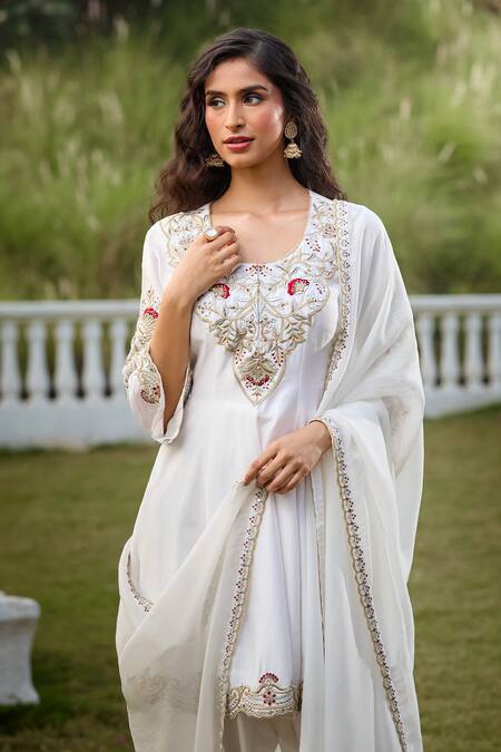 Shop Aariyana Couture White Silk, Viscose, Modal Cut Work, Sequins, Embroidery Kurta Tulip Pant Set Online at Aza Fashions Shop_Aariyana Couture_White Silk, Viscose, Modal Cut Work, Sequins, Embroidery Kurta Tulip Pant Set_Online_at_Aza_Fashions