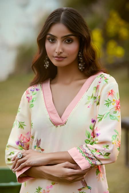 Shop Aariyana Couture Beige Chanderi Silk Sequins, Embroidery V-neck Floral Kurta Set Shop_Aariyana Couture_Beige Chanderi Silk Sequins, Embroidery V-neck Floral Kurta Set