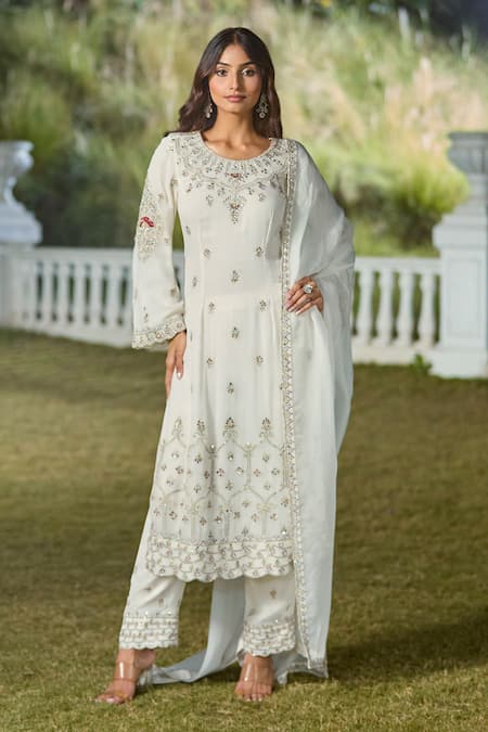 Aariyana Couture Floral Butti Embroidered Kurta Pant Set 