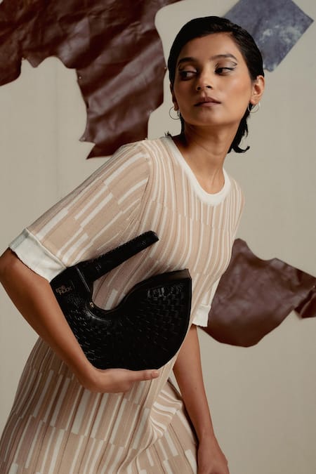 Econock Studio Black Handcrafted Leather Semicircular Clutch 