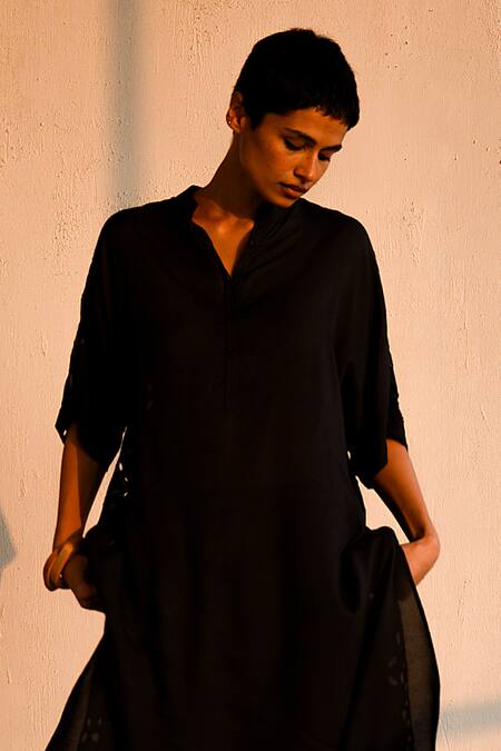 Ituvana Black Cotton Cut Work Collared Embroidered Kurta And Pant Set Online at Aza Fashions Ituvana_Black Cotton Cut Work Collared Embroidered Kurta And Pant Set _Online_at_Aza_Fashions