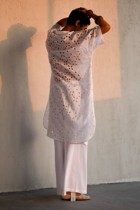 Buy Ituvana White Cotton Cut Work Collared Embroidered Kurta And Pant Set Online at Aza Fashions Buy_Ituvana_White Cotton Cut Work Collared Embroidered Kurta And Pant Set _Online_at_Aza_Fashions
