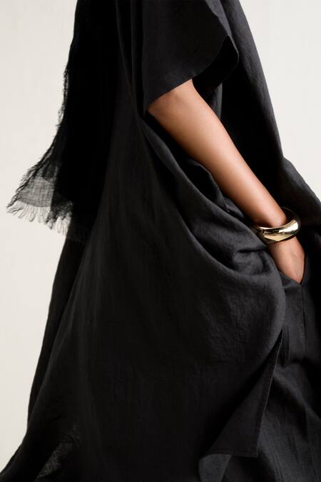 Ituvana Black Linen Split V-neck Kaftan And Pant Set Online at Aza Fashions Ituvana_Black Linen Split V-neck Kaftan And Pant Set _Online_at_Aza_Fashions