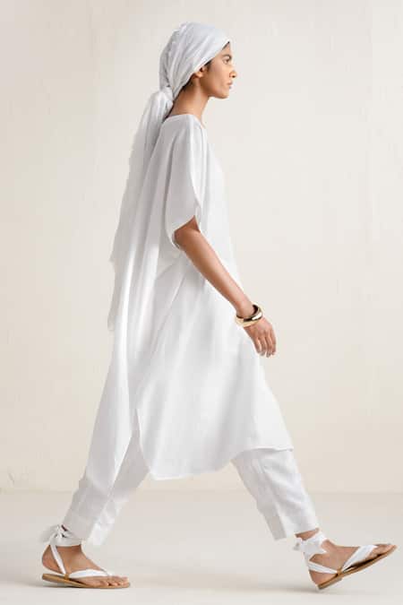 Ituvana_White Linen Split V-neck Kaftan And Pant Set _Online_at_Aza_Fashions