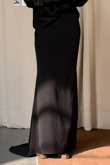 Buy Ituvana Black Silk Scoop Neck Trail Skirt Set Online at Aza Fashions Buy_Ituvana_Black Silk Scoop Neck Trail Skirt Set _Online_at_Aza_Fashions