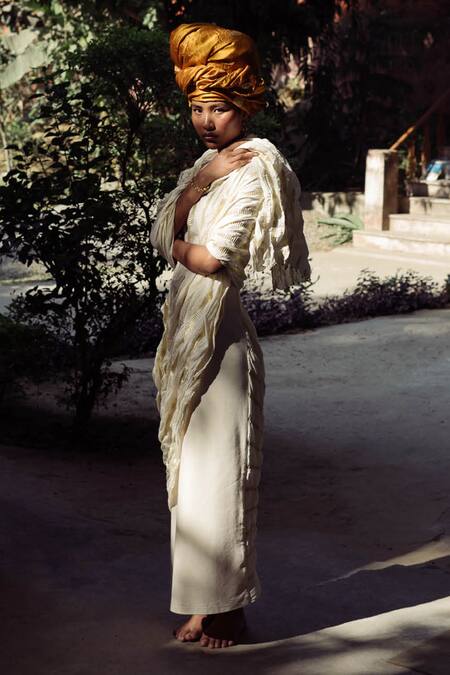 Ituvana_Ivory Cotton Scoop Neck Woven Saree Dress _Online_at_Aza_Fashions