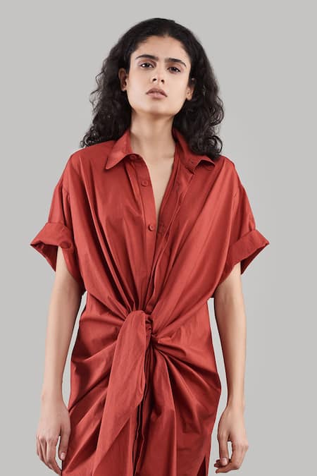 Shop Ituvana Brown Cotton, Poplin Collared Solid Midi Shirt Dress at Aza Fashions Shop_Ituvana_Brown Cotton, Poplin Collared Solid Midi Shirt Dress _at_Aza_Fashions
