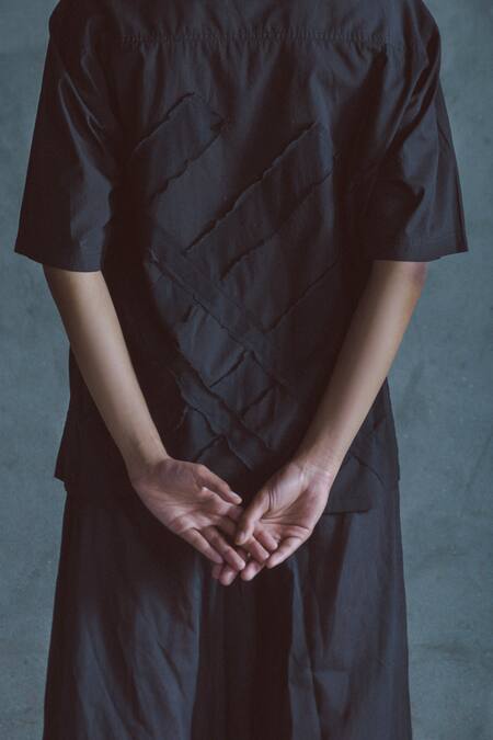 Buy Ituvana Black Cotton Applique Collared Geometric Shirt And Dhoti Pant Online at Aza Fashions Buy_Ituvana_Black Cotton Applique Collared Geometric Shirt And Dhoti Pant _Online_at_Aza_Fashions