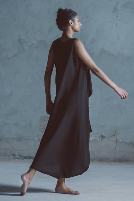 Shop Ituvana Black Silk V-neck Draped V Midi Dress at Aza Fashions Shop_Ituvana_Black Silk V-neck Draped V Midi Dress _at_Aza_Fashions