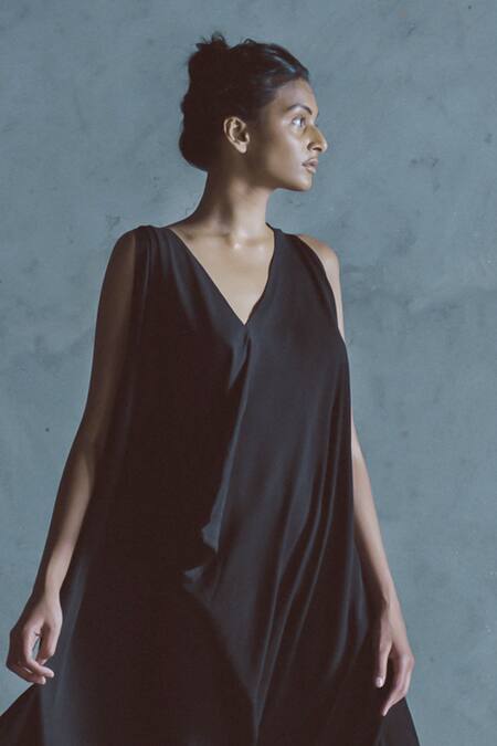 Ituvana Black Silk V-neck Draped V Midi Dress Online at Aza Fashions Ituvana_Black Silk V-neck Draped V Midi Dress _Online_at_Aza_Fashions