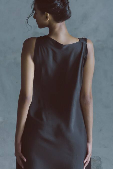 Buy Ituvana Black Silk V-neck Draped V Midi Dress Online at Aza Fashions Buy_Ituvana_Black Silk V-neck Draped V Midi Dress _Online_at_Aza_Fashions