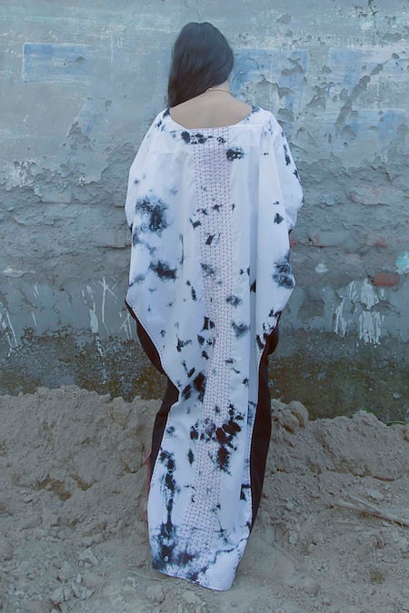Shop Ituvana Black Cotton Embroidery V-neck And White Tie Dye Kaftan at Aza Fashions Shop_Ituvana_Black Cotton Embroidery V-neck And White Tie Dye Kaftan _at_Aza_Fashions