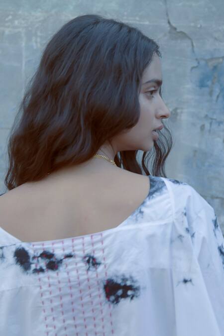 Ituvana Black Cotton Embroidery V-neck And White Tie Dye Kaftan Online at Aza Fashions Ituvana_Black Cotton Embroidery V-neck And White Tie Dye Kaftan _Online_at_Aza_Fashions