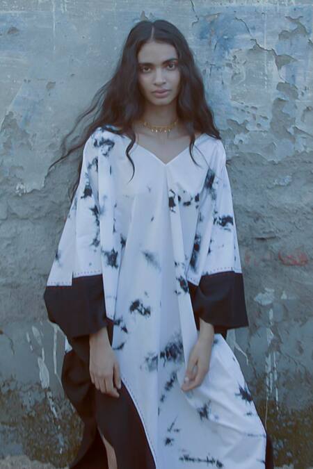 Buy Ituvana Black Cotton Embroidery V-neck And White Tie Dye Kaftan Online at Aza Fashions Buy_Ituvana_Black Cotton Embroidery V-neck And White Tie Dye Kaftan _Online_at_Aza_Fashions