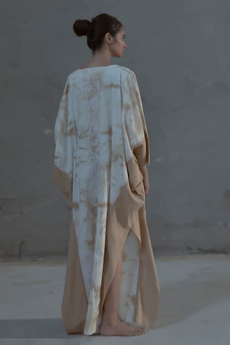 Shop Ituvana Beige Cotton Embroidery V-neck Tie Dye V Kaftan at Aza Fashions Shop_Ituvana_Beige Cotton Embroidery V-neck Tie Dye V Kaftan _at_Aza_Fashions