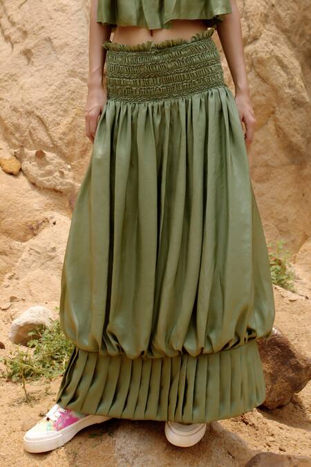 Buy Ituvana Green Silk Square Neck Moss Crop Top And Balloon Skirt Online at Aza Fashions Buy_Ituvana_Green Silk Square Neck Moss Crop Top And Balloon Skirt _Online_at_Aza_Fashions