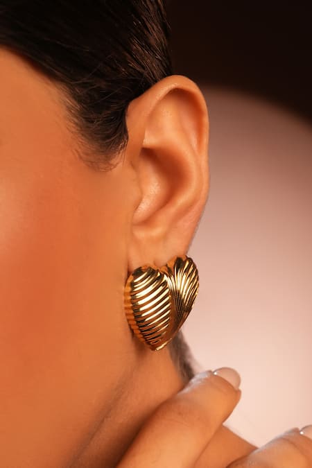 Bijoux By Priya Chandna Gold Plated Textured Heart Stud Earrings Online at Aza Fashions Bijoux By Priya Chandna_Gold Plated Textured Heart Stud Earrings _Online_at_Aza_Fashions