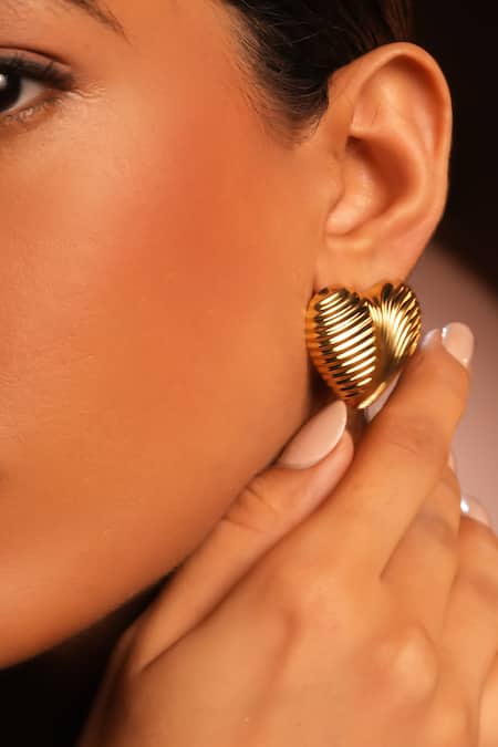 Buy Bijoux By Priya Chandna Gold Plated Textured Heart Stud Earrings Online at Aza Fashions Buy_Bijoux By Priya Chandna_Gold Plated Textured Heart Stud Earrings _Online_at_Aza_Fashions