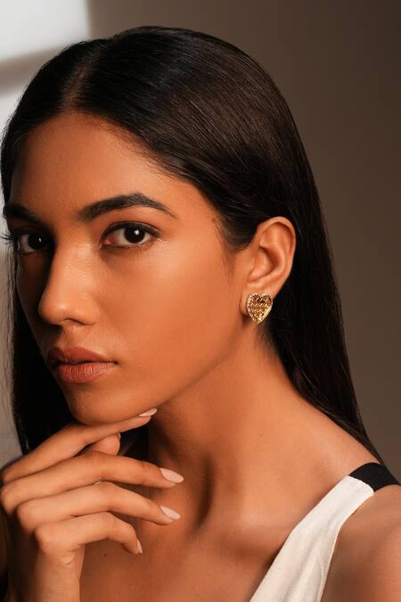 Bijoux By Priya Chandna Gold Plated Stones Textured Heart Stud Earrings Online at Aza Fashions Bijoux By Priya Chandna_Gold Plated Stones Textured Heart Stud Earrings _Online_at_Aza_Fashions