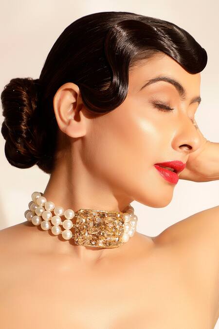 Buy Bijoux By Priya Chandna White Pearls, Crystals Gold Plated Choker Necklace Online at Aza Fashions Buy_Bijoux By Priya Chandna_White Pearls, Crystals Gold Plated Choker Necklace _Online_at_Aza_Fashions
