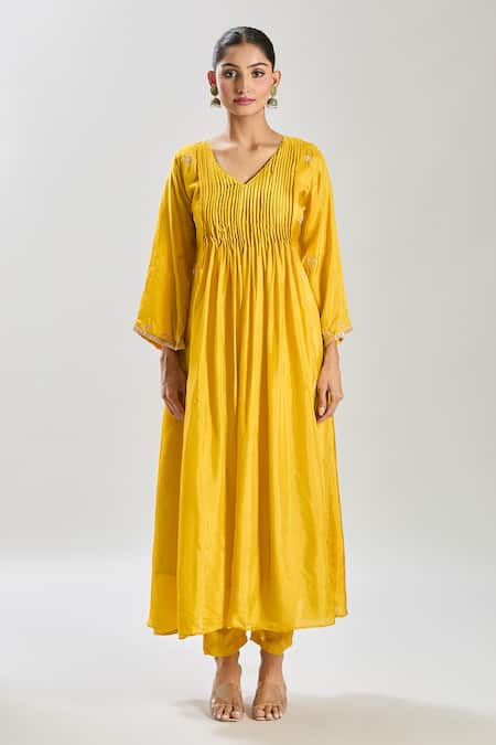 Shop Naintara Bajaj Yellow Silk, Organza Sequins, Zari V-neck Floral Embroidered Kurta Set Online at Aza Fashions Shop_Naintara Bajaj_Yellow Silk, Organza Sequins, Zari V-neck Floral Embroidered Kurta Set _Online_at_Aza_Fashions
