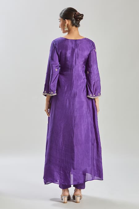 Naintara Bajaj Purple Organza, Silk Zari, Sequins V-neck Floral Embroidered Kurta Set Online at Aza Fashions Naintara Bajaj_Purple Organza, Silk Zari, Sequins V-neck Floral Embroidered Kurta Set _Online_at_Aza_Fashions