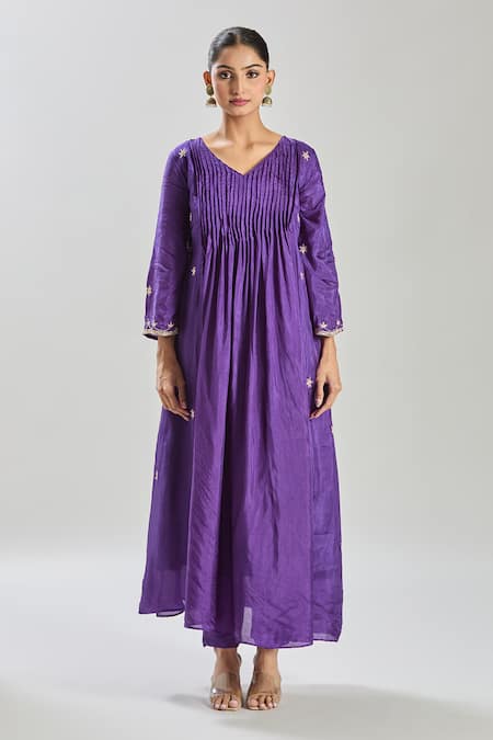 Buy Naintara Bajaj Purple Organza, Silk Zari, Sequins V-neck Floral Embroidered Kurta Set Online at Aza Fashions Buy_Naintara Bajaj_Purple Organza, Silk Zari, Sequins V-neck Floral Embroidered Kurta Set _Online_at_Aza_Fashions
