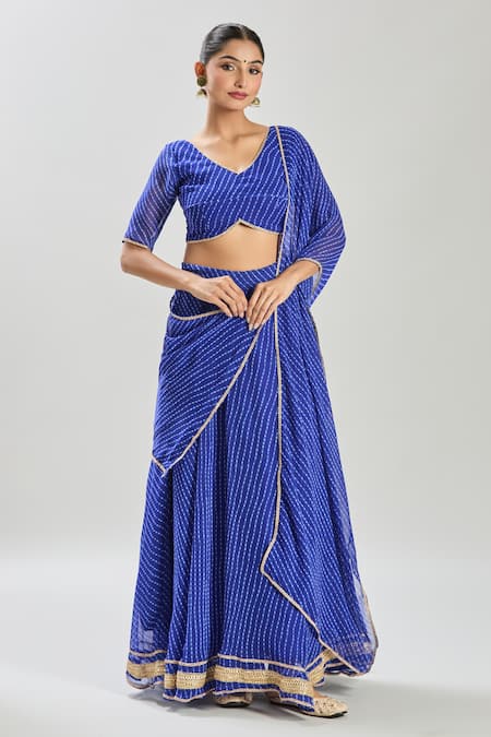 Naintara Bajaj_Blue Georgette Lace V-neck Embellished Leheriya Lehenga Set _Online_at_Aza_Fashions