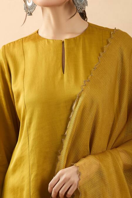 Buy_Brij_Yellow Linen, Satin Embroidery, Zari Round Floral Applique Thread Kurta Set _Online_at_Aza_Fashions