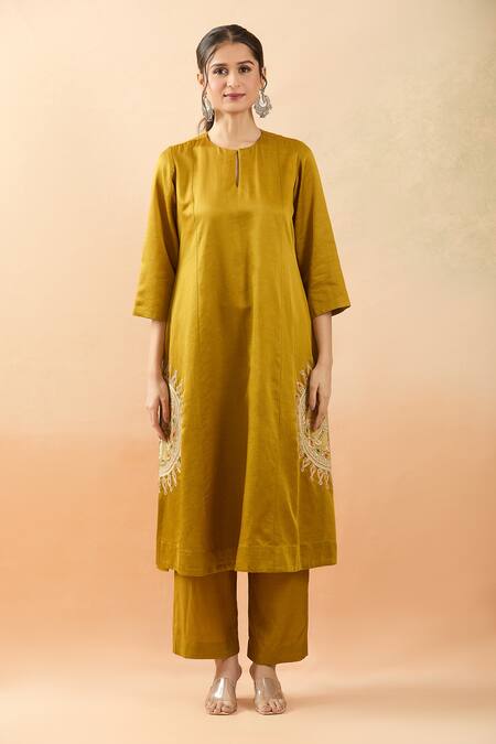 Brij_Yellow Linen, Satin Embroidery, Zari Round Floral Applique Thread Kurta Set _at_Aza_Fashions