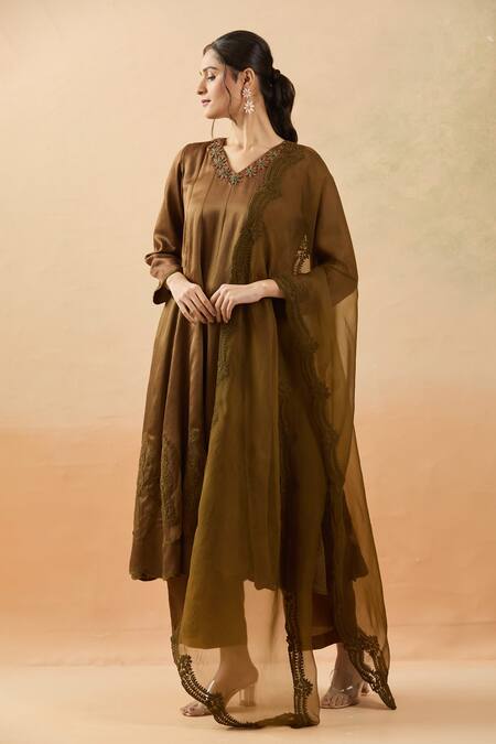 Brij Brown Organza, Linen Embroidery V-neck Thread Kurta Set Online at Aza Fashions Brij_Brown Organza, Linen Embroidery V-neck Thread Kurta Set _Online_at_Aza_Fashions