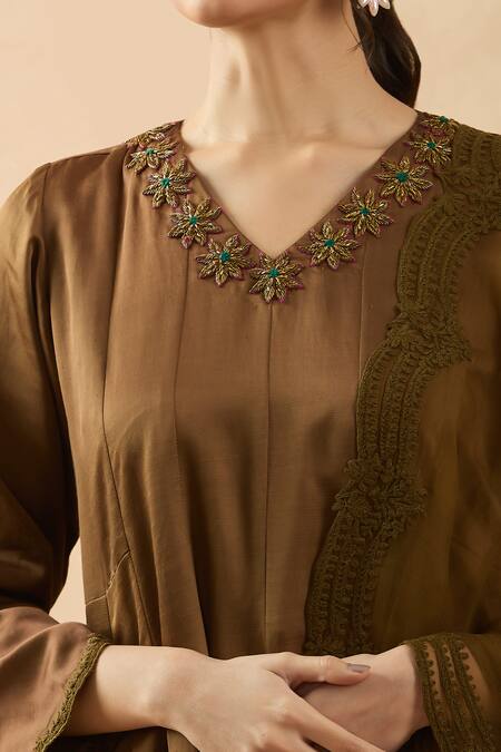 Shop Brij Brown Organza, Linen Embroidery V-neck Thread Kurta Set Online at Aza Fashions Shop_Brij_Brown Organza, Linen Embroidery V-neck Thread Kurta Set _Online_at_Aza_Fashions