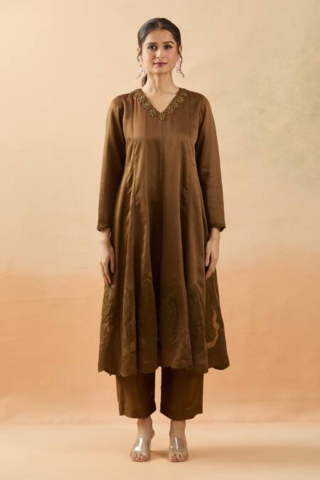 Buy Brij Brown Organza, Linen Embroidery V-neck Thread Kurta Set Buy_Brij_Brown Organza, Linen Embroidery V-neck Thread Kurta Set