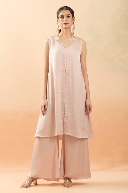 Brij Pink Modal, Organza Embroidery V-neck Floral Cutwork Cape And Kurta Pant Set at Aza Fashions Brij_Pink Modal, Organza Embroidery V-neck Floral Cutwork Cape And Kurta Pant Set _at_Aza_Fashions