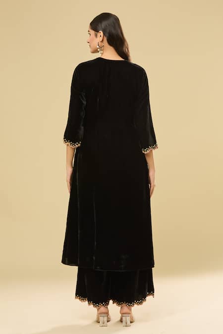 Shop Pouli Pret Black Velvet, Linen Mirrors, Zari, Sequins, Floral Butti Embroidered Kurta Set at Aza Fashions Shop_Pouli Pret_Black Velvet, Linen Mirrors, Zari, Sequins, Floral Butti Embroidered Kurta Set _at_Aza_Fashions