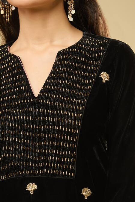 Buy Pouli Pret Black Velvet, Linen Mirrors, Zari, Sequins, Floral Butti Embroidered Kurta Set Online at Aza Fashions Buy_Pouli Pret_Black Velvet, Linen Mirrors, Zari, Sequins, Floral Butti Embroidered Kurta Set _Online_at_Aza_Fashions