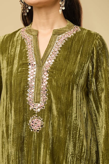 Pouli Pret Green Velvet, Cotton Mirrors, Zari Bandeau Neck Embroidered Kurta Set Online at Aza Fashions Pouli Pret_Green Velvet, Cotton Mirrors, Zari Bandeau Neck Embroidered Kurta Set _Online_at_Aza_Fashions