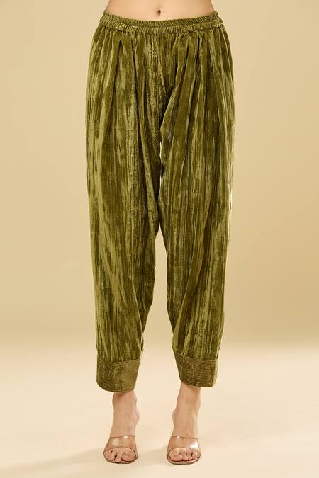 Buy Pouli Pret Green Velvet, Cotton Mirrors, Zari Bandeau Neck Embroidered Kurta Set Online at Aza Fashions Buy_Pouli Pret_Green Velvet, Cotton Mirrors, Zari Bandeau Neck Embroidered Kurta Set _Online_at_Aza_Fashions