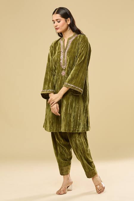 Shop Pouli Pret Green Velvet, Cotton Mirrors, Zari Bandeau Neck Embroidered Kurta Set Online at Aza Fashions Shop_Pouli Pret_Green Velvet, Cotton Mirrors, Zari Bandeau Neck Embroidered Kurta Set _Online_at_Aza_Fashions