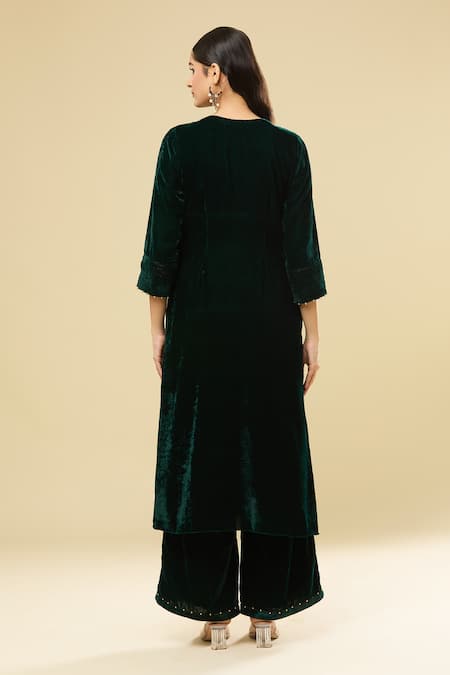 Shop_Pouli Pret_Green Velvet, Cotton, Organza Sequins, Zari Embroidered Kurta Palazzo Set _at_Aza_Fashions