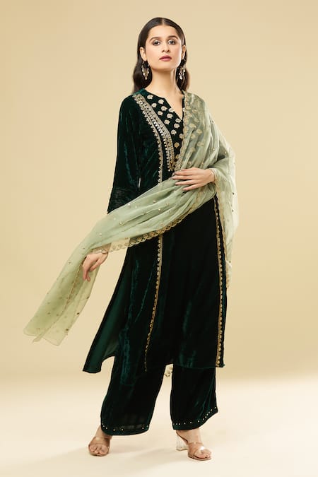 Buy_Pouli Pret_Green Velvet, Cotton, Organza Sequins, Zari Embroidered Kurta Palazzo Set 
