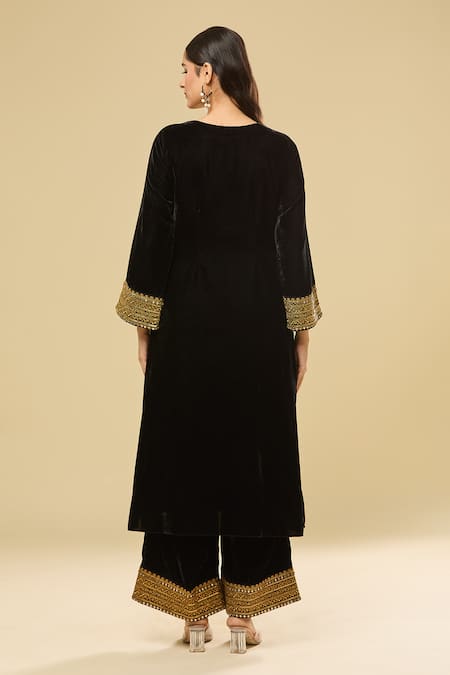 Shop Pouli Pret Black Velvet, Organza Mirrors, Sequins, Zari V-neck Embroidered Kurta Set at Aza Fashions Shop_Pouli Pret_Black Velvet, Organza Mirrors, Sequins, Zari V-neck Embroidered Kurta Set _at_Aza_Fashions