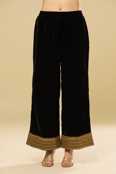 Buy Pouli Pret Black Velvet, Organza Mirrors, Sequins, Zari V-neck Embroidered Kurta Set Online at Aza Fashions Buy_Pouli Pret_Black Velvet, Organza Mirrors, Sequins, Zari V-neck Embroidered Kurta Set _Online_at_Aza_Fashions