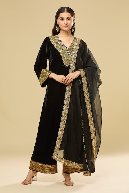Shop Pouli Pret Black Velvet, Organza Mirrors, Sequins, Zari V-neck Embroidered Kurta Set Online at Aza Fashions Shop_Pouli Pret_Black Velvet, Organza Mirrors, Sequins, Zari V-neck Embroidered Kurta Set _Online_at_Aza_Fashions